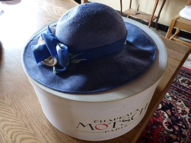 Hoeden en hoedendoos Paris., Kleding | Dames, Hoeden en Petten, Gedragen, Hoed, Ophalen of Verzenden