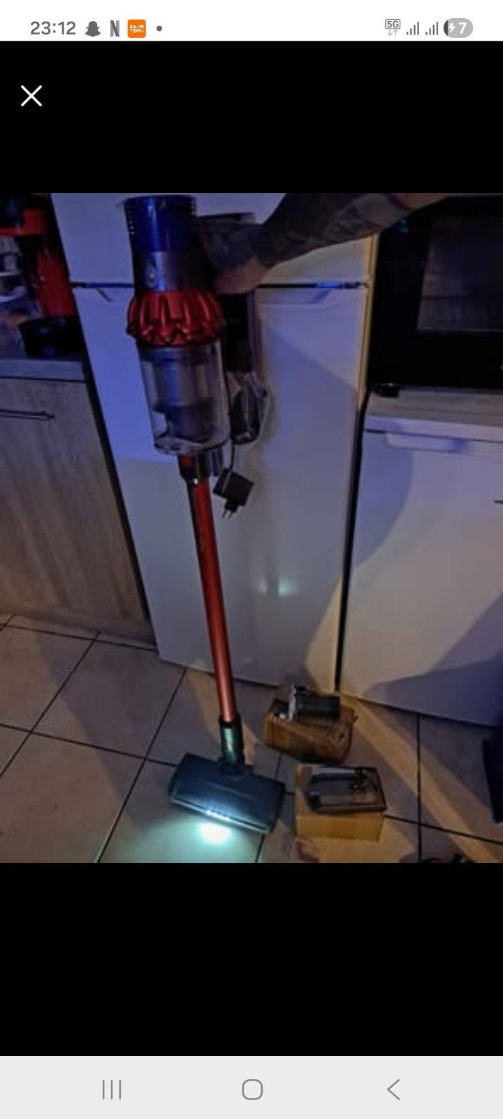 Dyson v10 fluffy new moteur+new batterie+brosse motor led, Electroménager, Aspirateurs, Neuf, Enlèvement ou Envoi, Réservoir, Aspirateur balai