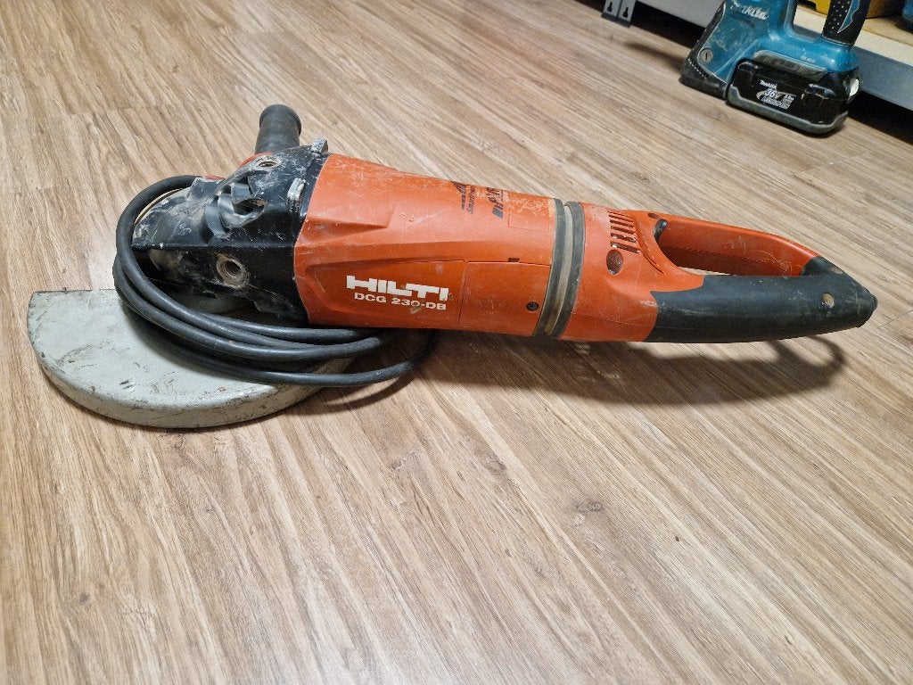Meule Hilti 230 mm 2400 watts (balai en carbone à remplacer), Bricolage & Construction, Outillage | Meuleuses, Enlèvement ou Envoi
