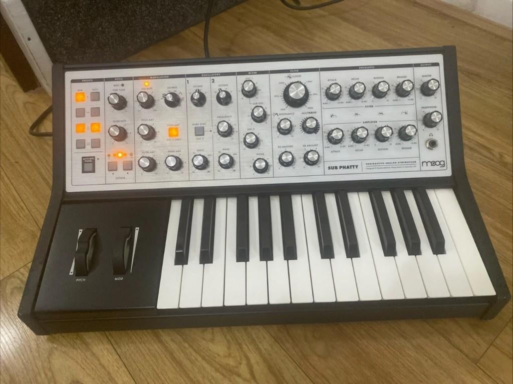 Moog SUB PHATTY subtractieve analoge synthesizer, Muziek en Instrumenten, Synthesizers, Zo goed als nieuw, Ophalen of Verzenden