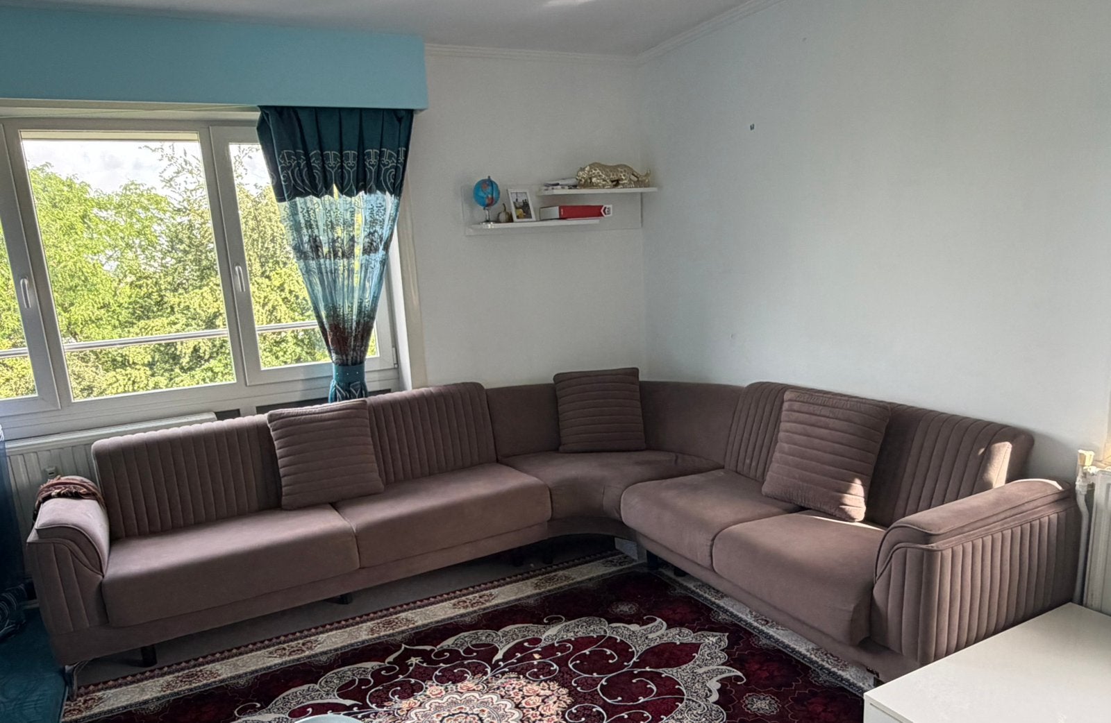 Te koop: Mooie hoeksalon met salontafel, Huis en Inrichting, Ophalen of Verzenden, Zo goed als nieuw