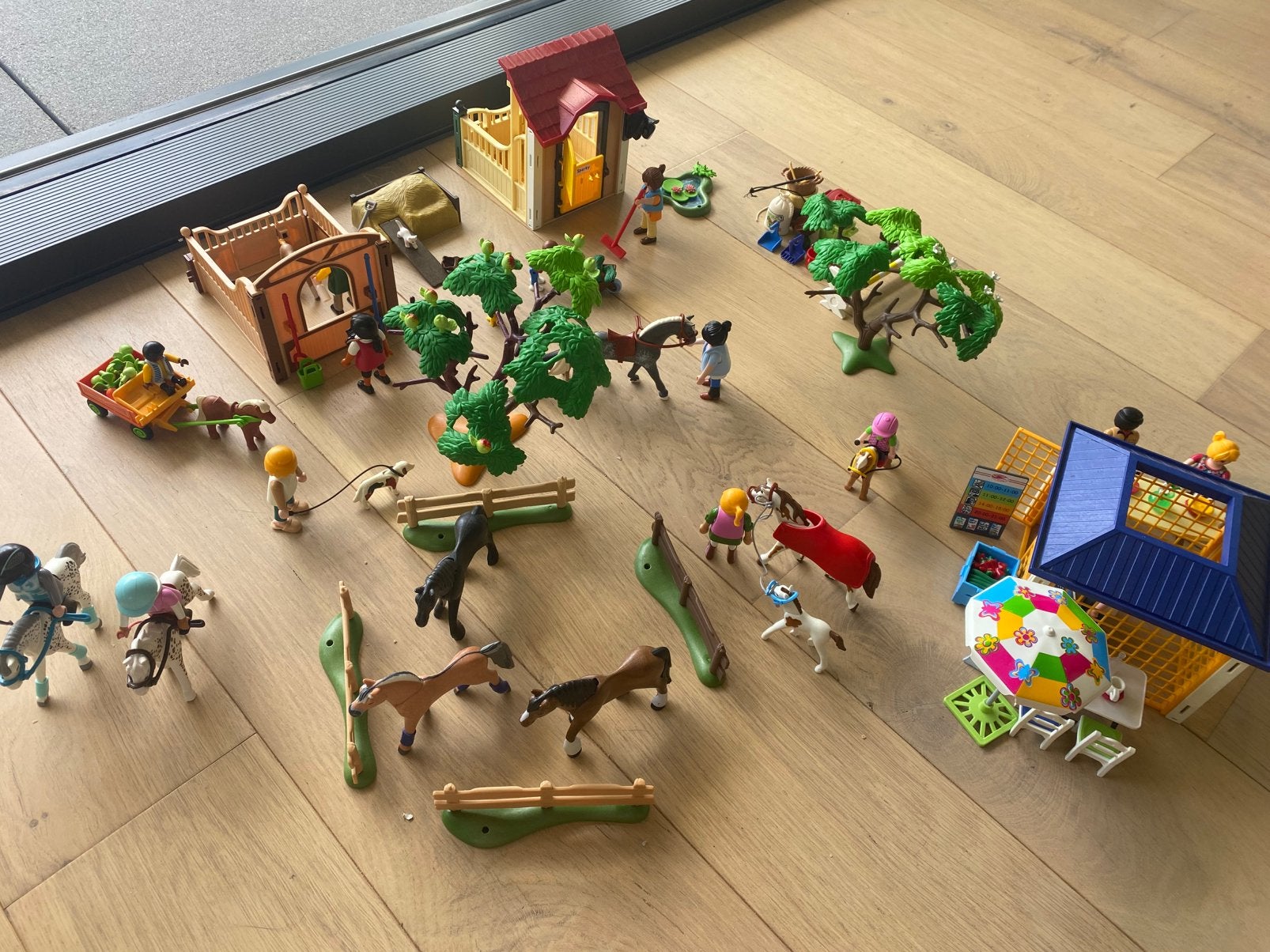 Playmobil manege met cafe, Kinderen en Baby's, Speelgoed | Playmobil, Ophalen, Gebruikt, Complete set, Overige typen