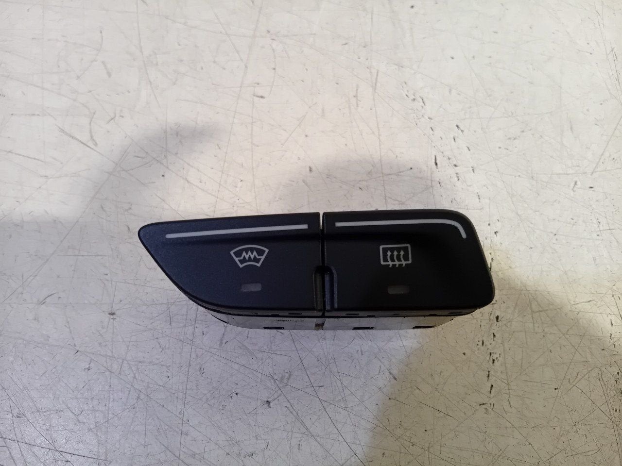 Achterruitverwarmings schakelaar Ford C-Max, Onderdelen@venauto.nl, Van der Ven Autorecycling B.V., Gebruikt, Ettenseweg 76, 4706 PB Roosendaal, The Netherlands