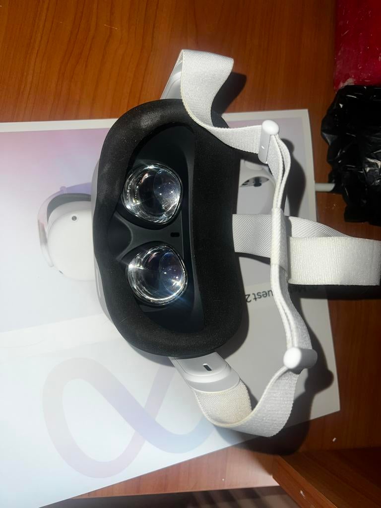Meta Quest 2 + link cable, Games en Spelcomputers, Virtual Reality, Ophalen, Zo goed als nieuw