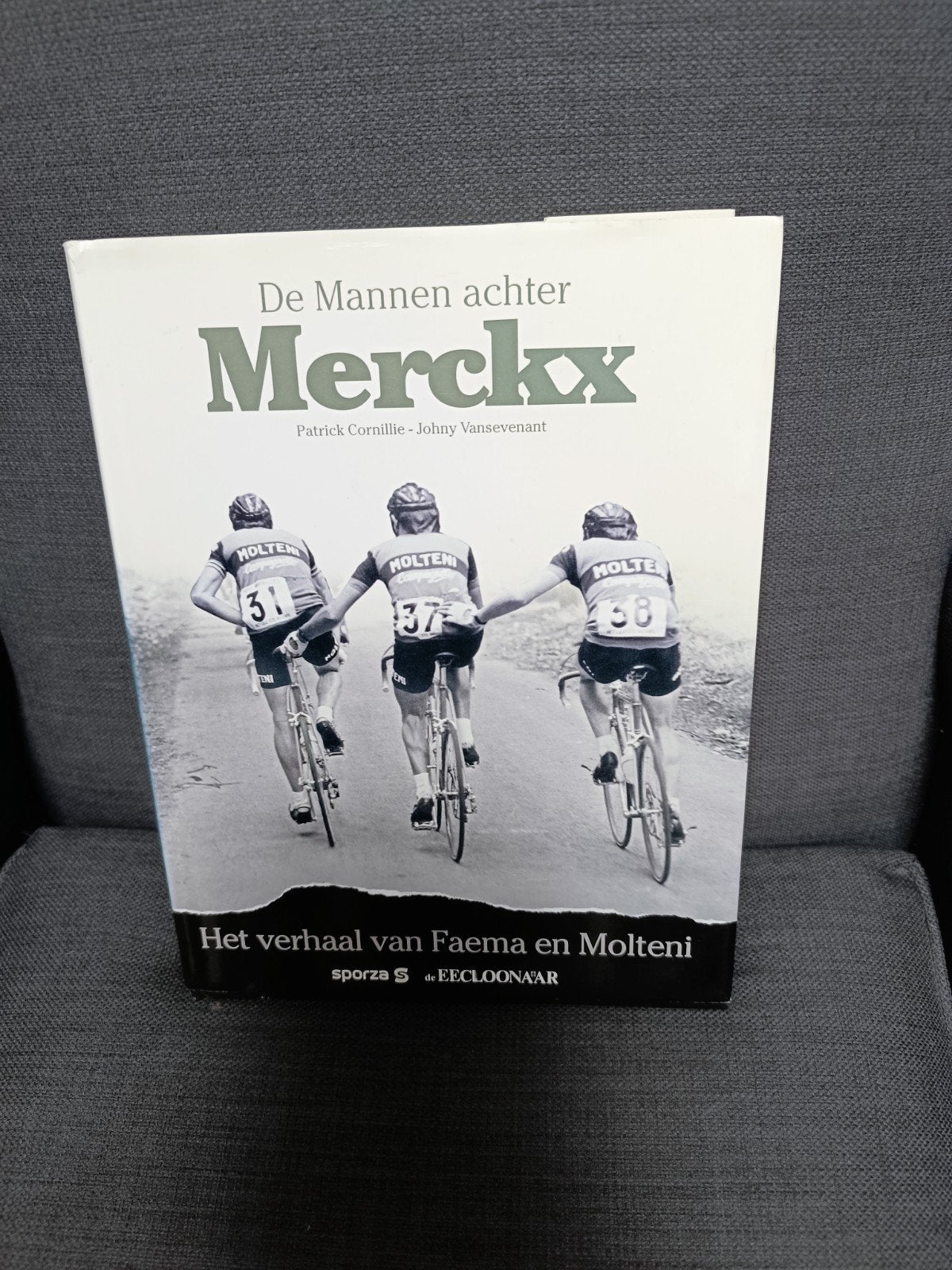 De mannen achter Merckx - J.Vansevenant en P. Cornillie, Gelezen, Ophalen of Verzenden, Overige sporten, J. Vansevenant; P. Cornillie