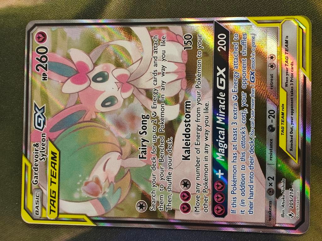 Gardevoir Sylveon GX tag team Pokémon, Hobby en Vrije tijd, Verzamelkaartspellen | Pokémon, Ophalen of Verzenden