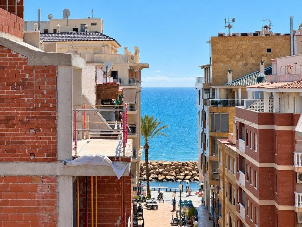 Ruim appartement met gesloten garage in Torrevieja, Torrevieja, Spanje, 3 kamers, 103 m²