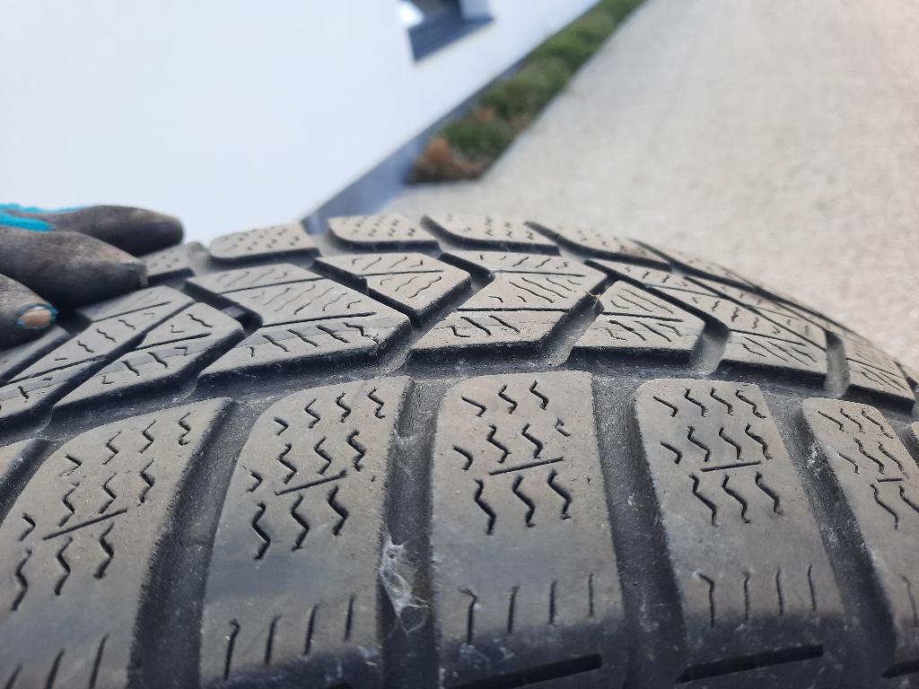 Pirelli wiinterbanden met stalen velgen, Ophalen, 215 mm, Velg(en), 16 inch