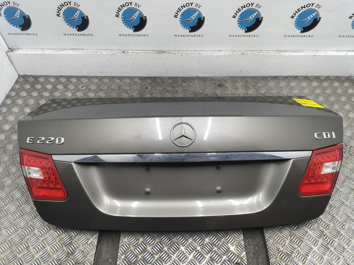 MERCEDES E CLASS 220 CDI Bns Cl. Elegance ACHTERKLEP 2010, Enlèvement ou Envoi, Utilisé, Stiba membre, Haillon arrière