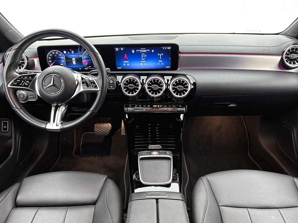 Mercedes-Benz CLA-Klasse 180 Shooting Brake Luxury Line | Ni, CLA, Stof, Gebruikt, 4 cilinders