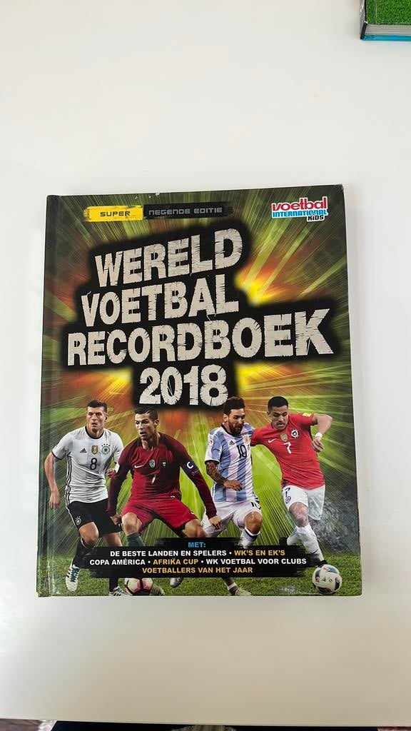 Keir Radnedge - Wereld voetbal recordboek 2018, Boeken, Ophalen of Verzenden, Keir Radnedge