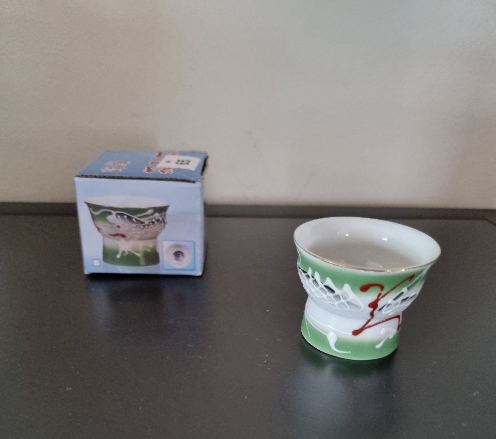 Tasse à saké Naughty Magic Eye, Envoi