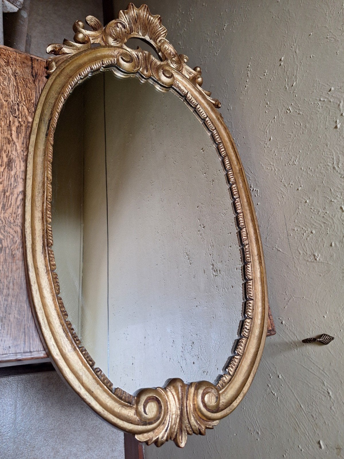 Goudkleurige Hollywood Regency Kuifspiegel  – Model 513, Antiek en Kunst, Ophalen, Ovaal, Minder dan 50 cm, Minder dan 100 cm