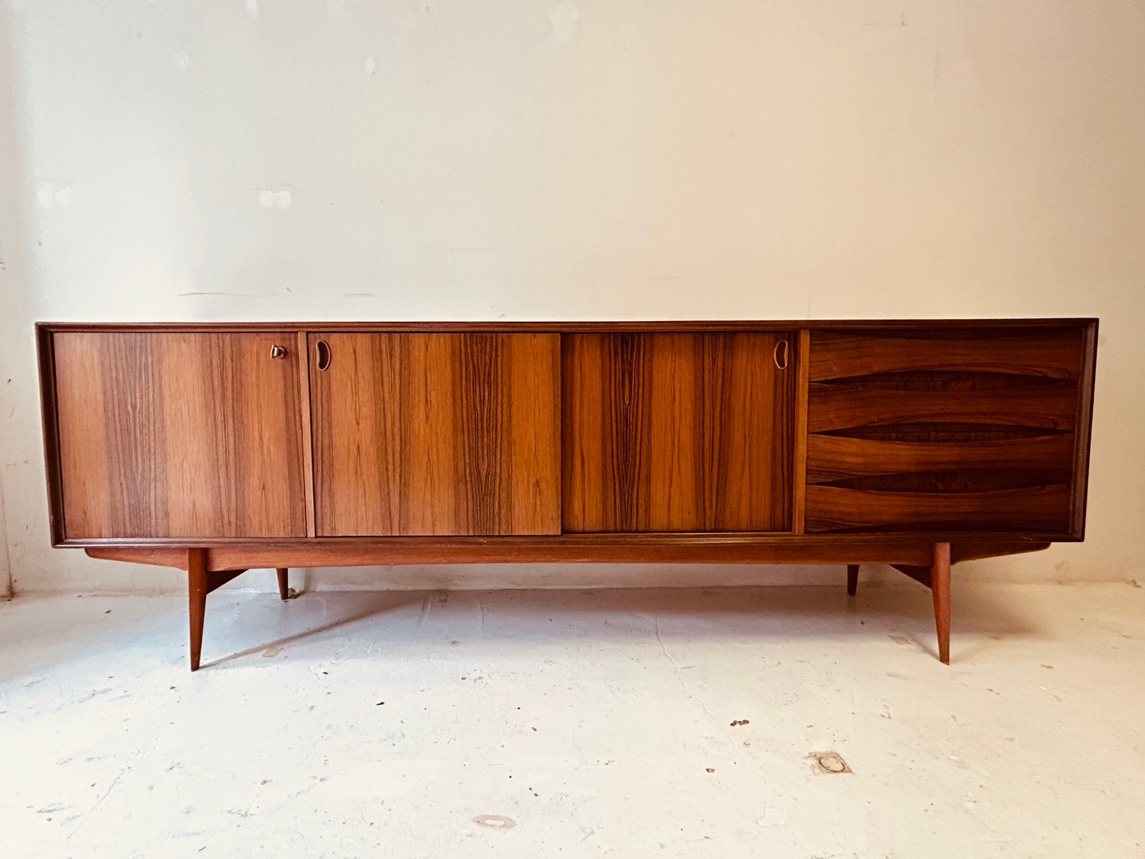 Vintage paola sideboard, Ophalen, Zo goed als nieuw