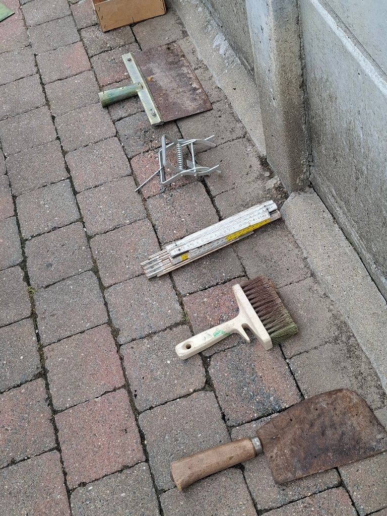 allerlei materiaal, Ophalen