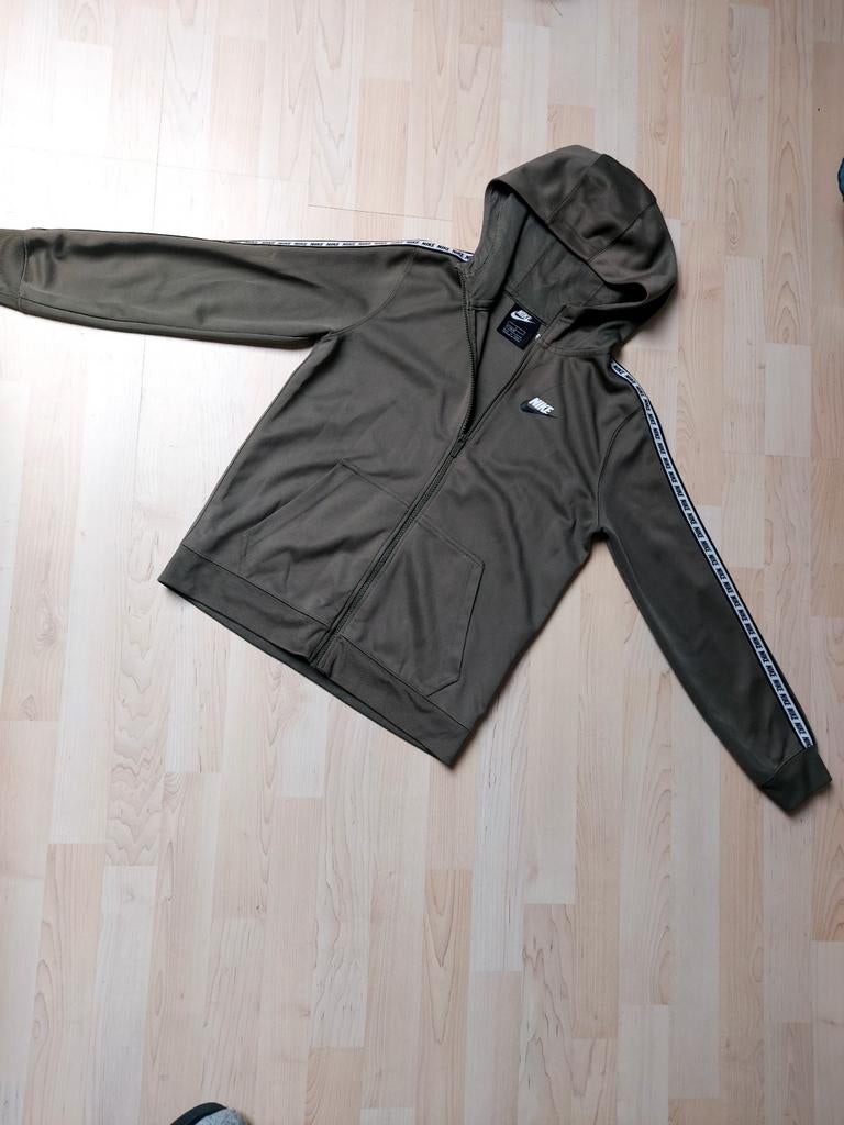 Nieuw trainingsjasje nike maat 147 -158, Caravans en Kamperen, Ophalen