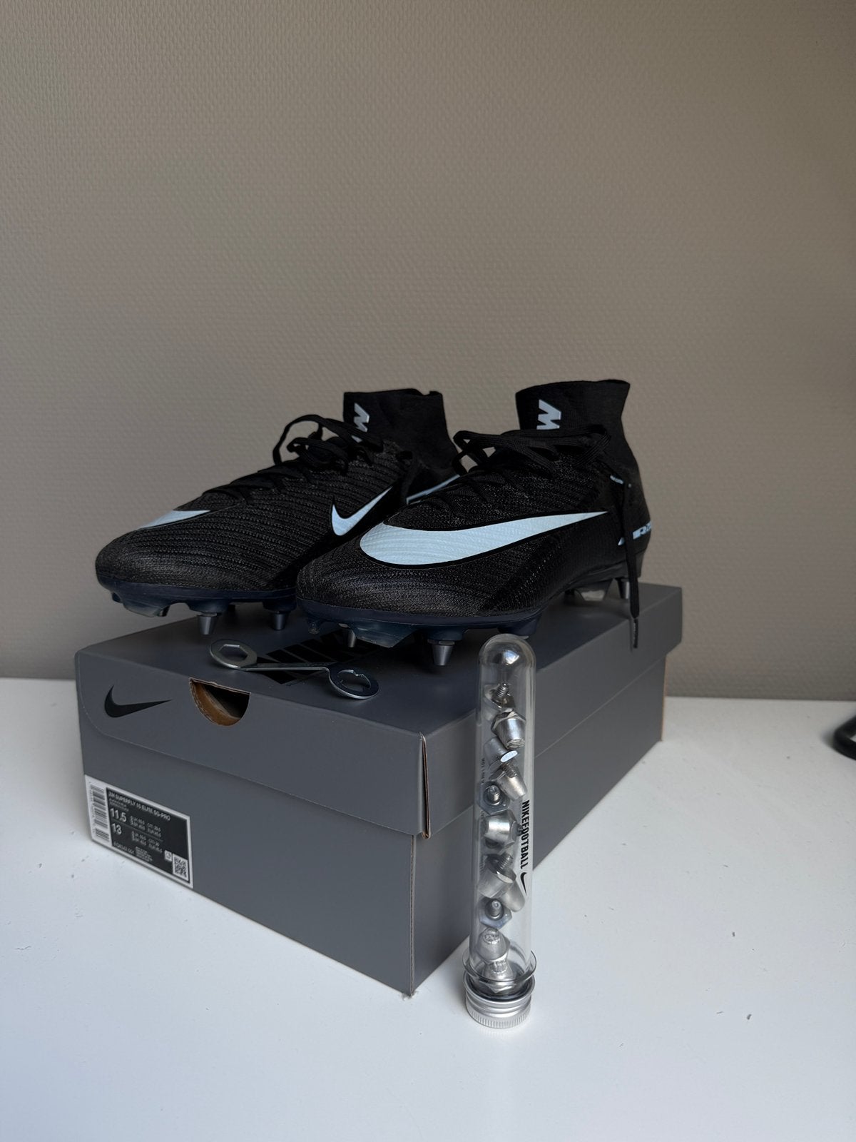 Zwarte voetbalschoenen van Nike, Ophalen, Nieuw, Schoenen