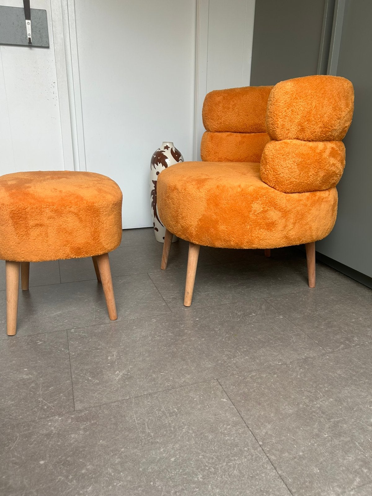 Ensemble Fauteuil & Pouf en Bouclette Orange, Enlèvement ou Envoi, Teddy, Bois, 50 à 75 cm