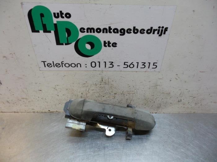 Poignée portière arrière camionnette d'un Ford Connect (C, -, 3 mois de garantie, -, -