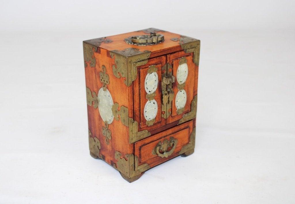 Boîte à bijoux chinoise en bois, jade, laiton, Enlèvement ou Envoi