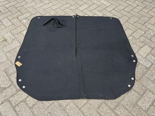 Austin Healey 2 zitter mohair tonneau cover, Enlèvement