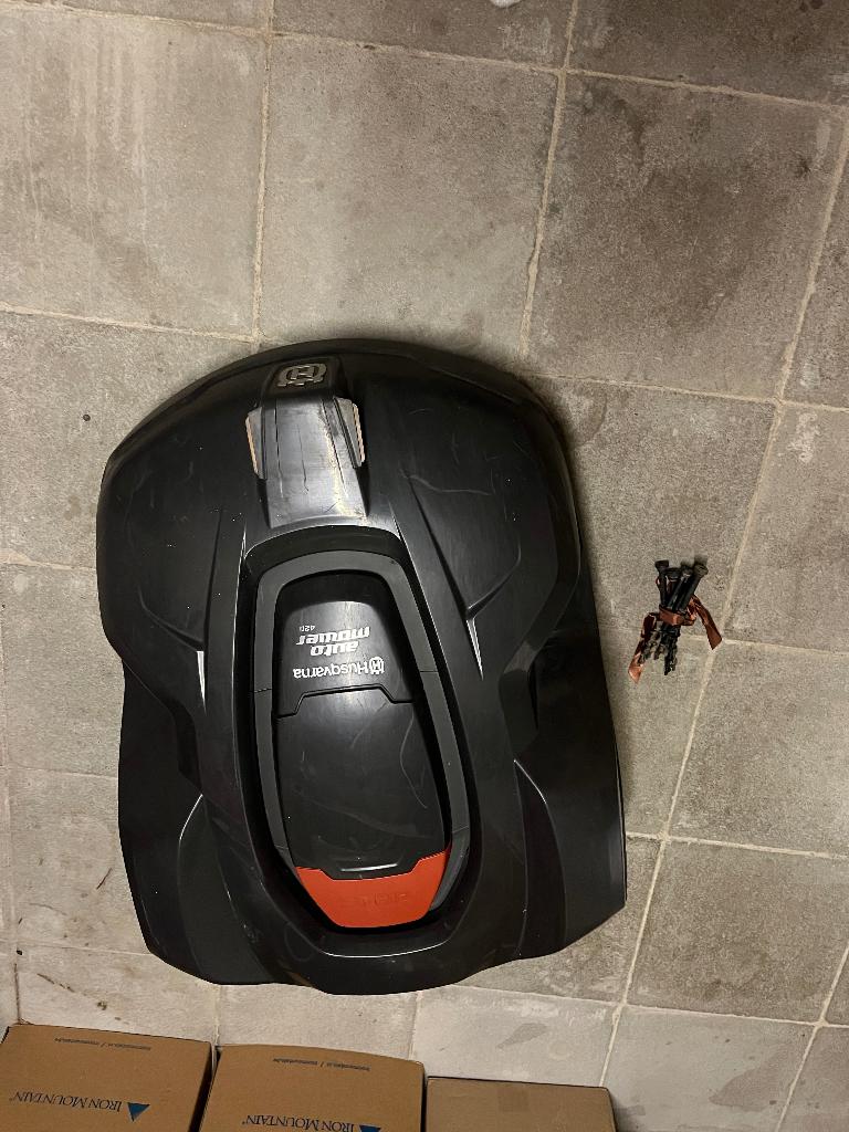 Robotmaaier Husqvarna 420 Automower® - tot 2000m2, Ophalen, Gebruikt, Husqvarna, Bestuurbaar via app