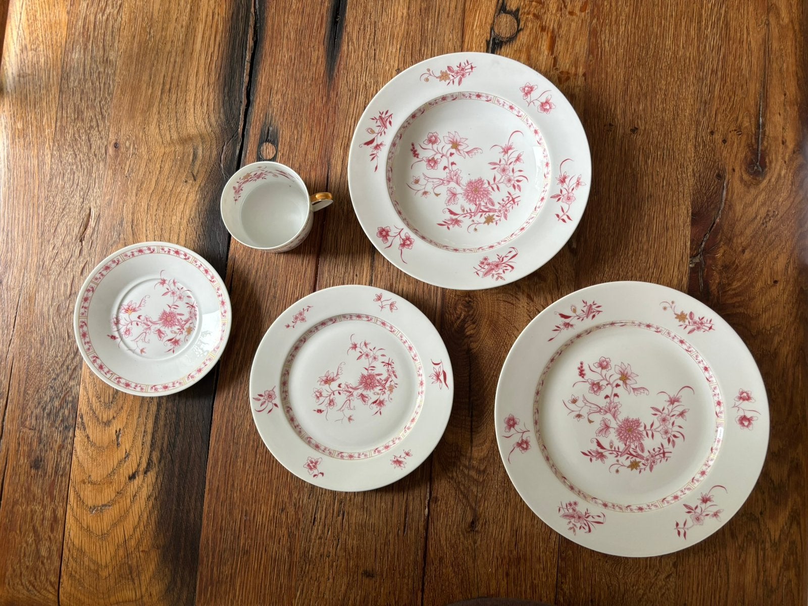 Ensemble en porcelaine de Limoges à motif de Pékin, Enlèvement