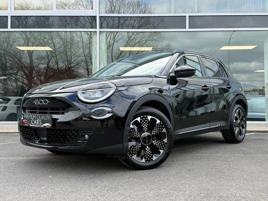 Fiat 600 Hybrid La Prima / CHAUFFAGE DES SIÈGES / KEYLESS /, Autos, Fiat, Cuir, Achat, Beige, Entreprise