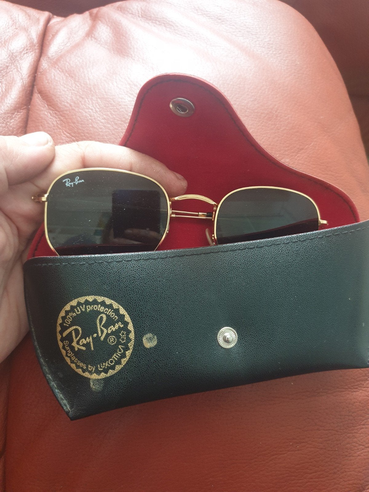 Ray ban, Enlèvement