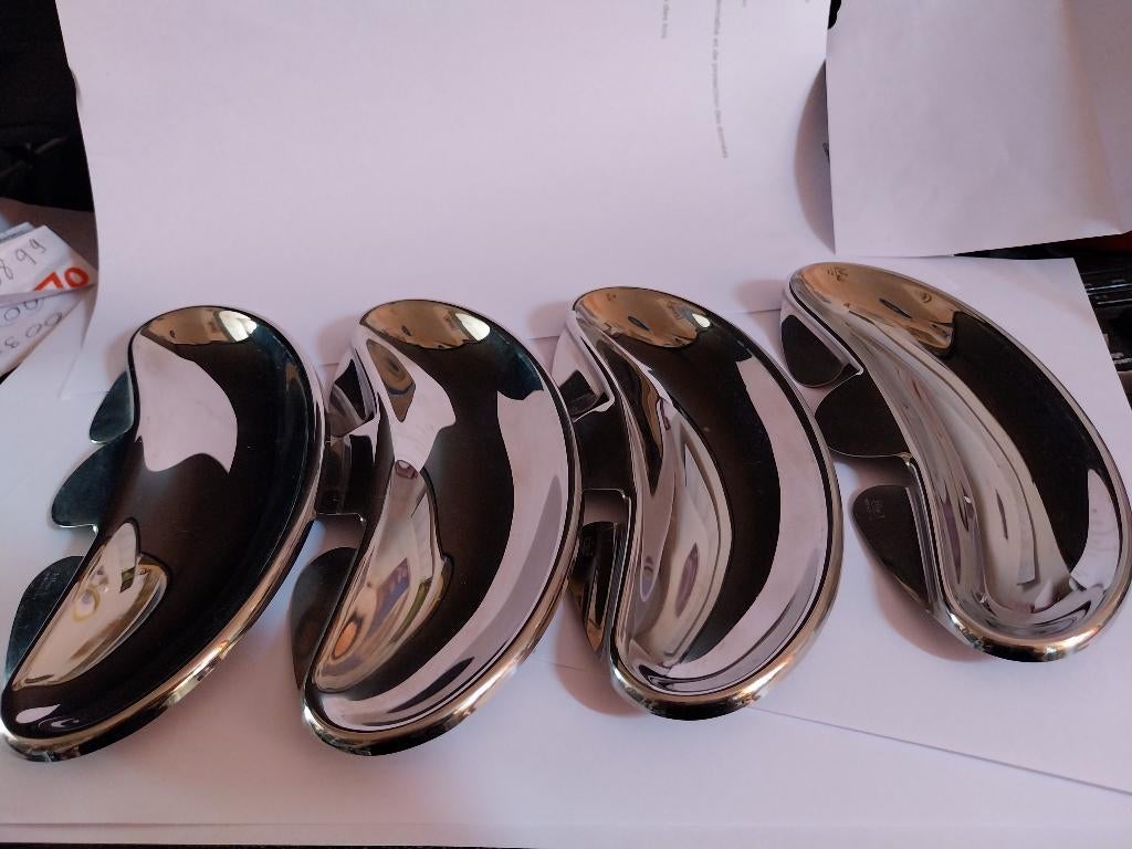 4 PETITS PLATS DE SERVICE ART DECO EN ACIER INOXYDABLEBLE, Services & Professionnels, Orfèvres & Bijoutiers, Conception, Création sur mesure