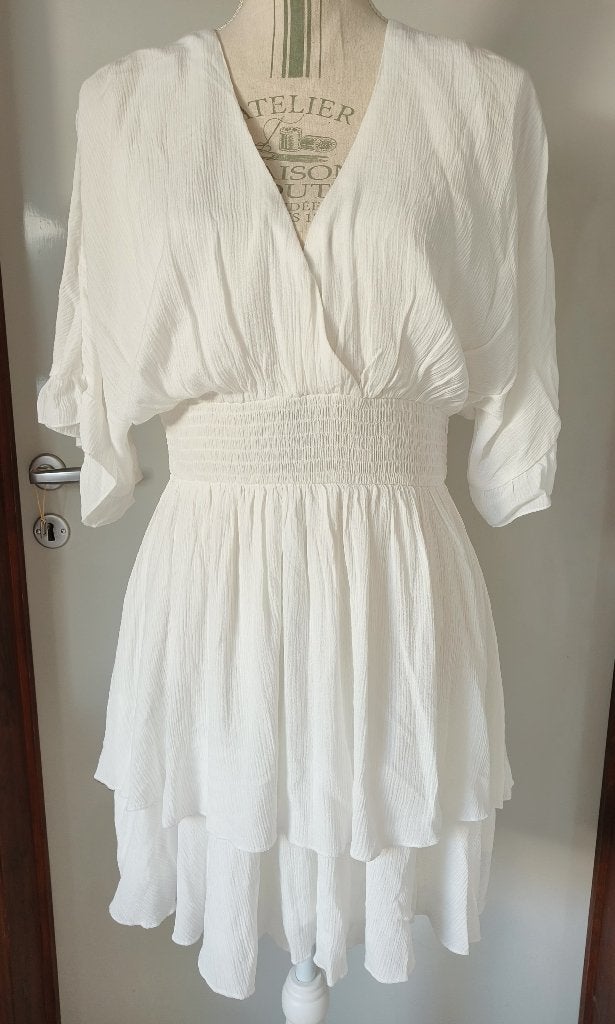 Mooie jurk van Amisu maat M, Ophalen, Nieuw, Maat 38/40 (M), Wit
