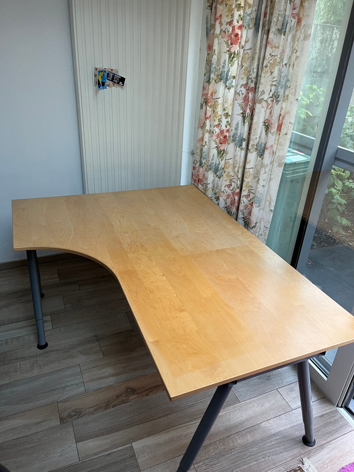 A large desk, Ophalen, Gebruikt