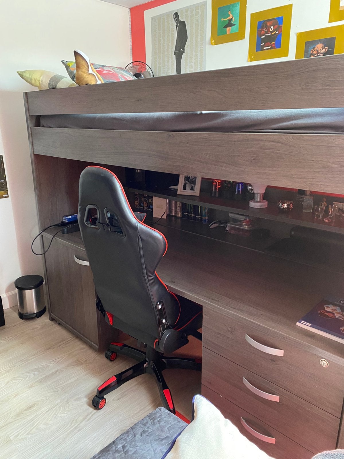 Hoogslaper met uitschuifbaar bureau (donkerbruin hout), Ophalen, 100 cm, Eenpersoons, Bruin
