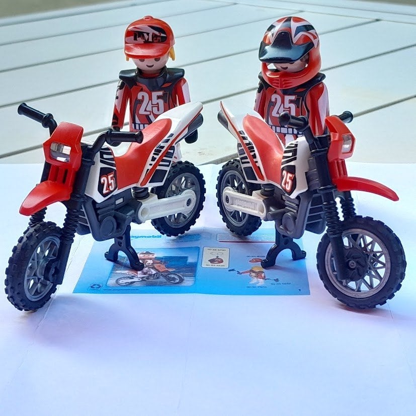 Playmobil Motorcross drivers 9357. Twee stuks., Complete set, Ophalen of Verzenden, Zo goed als nieuw, Figuren
