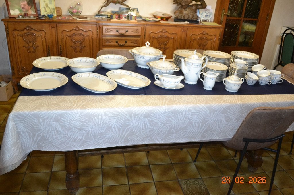 Service en fine porcelaine 83 pièces, Antiquités & Art, Enlèvement
