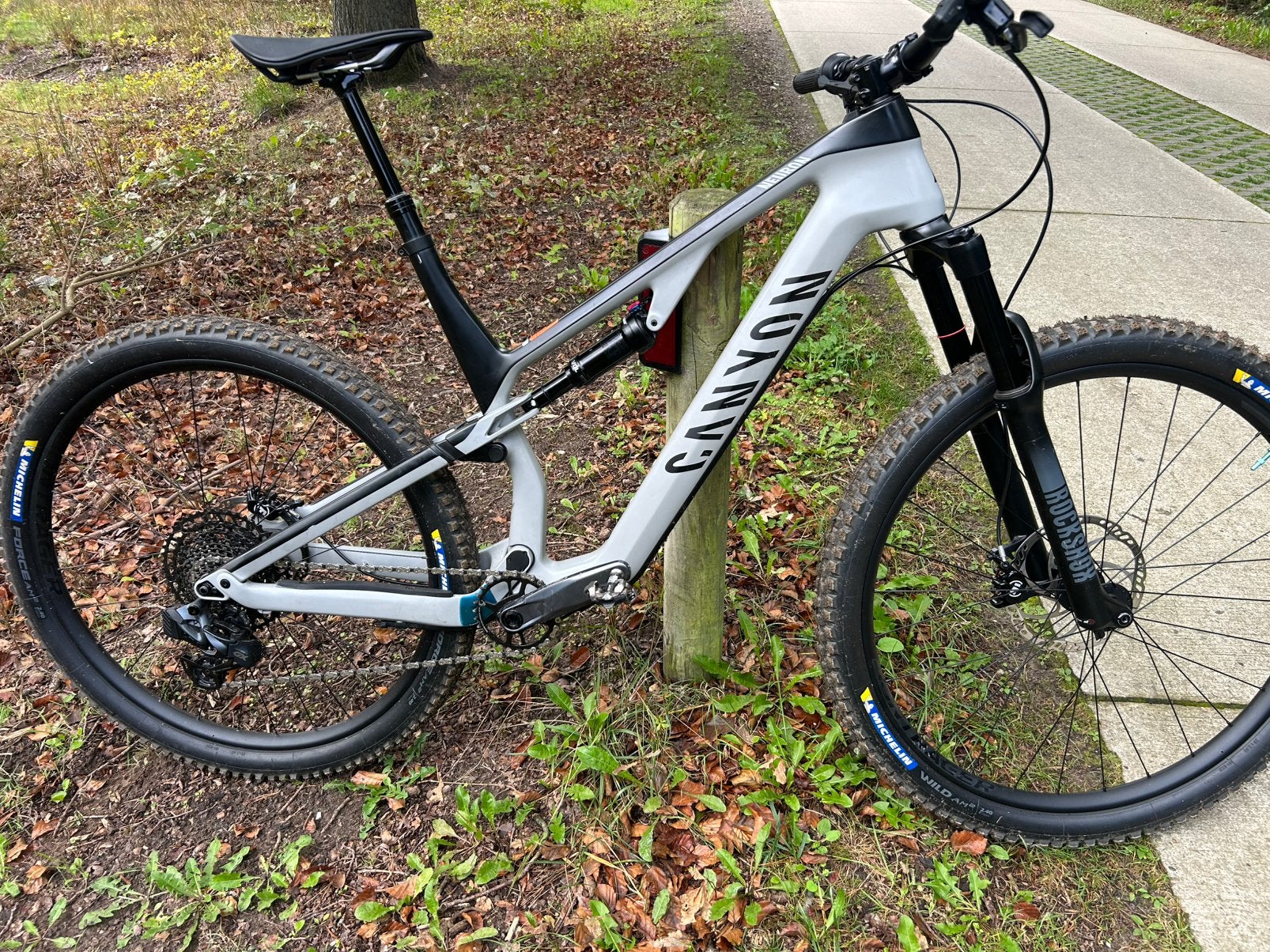 Canyon Neuron CF 8 XL | Carbon SRAM AXS Magura MT5 Bontrager, Vélos & Vélomoteurs, Enlèvement