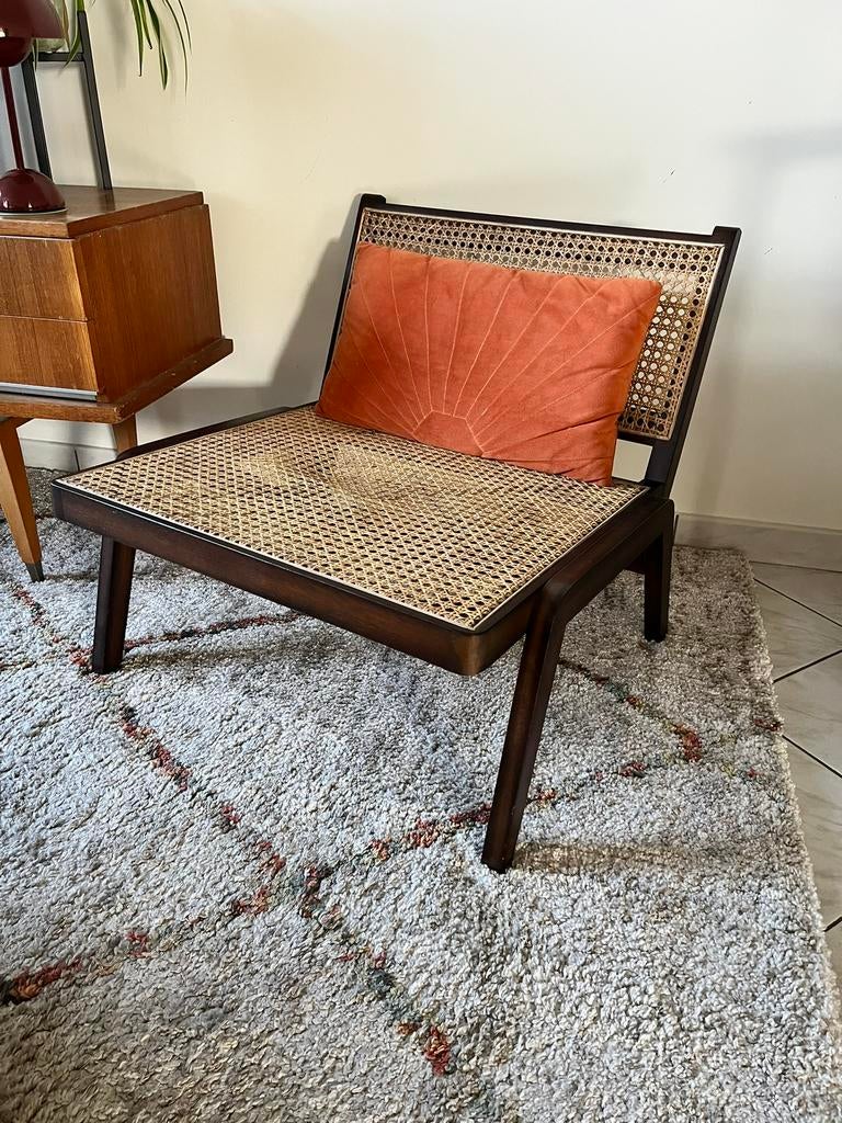 Fauteuil en rotin, Enlèvement
