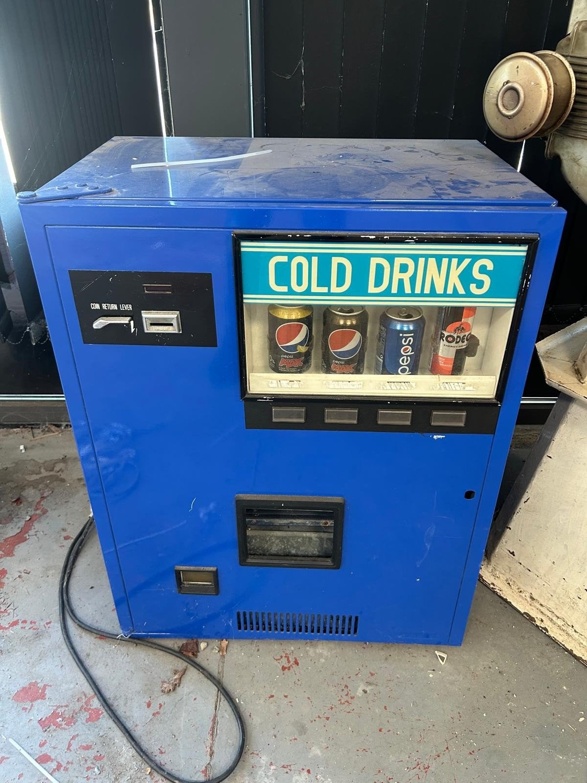 originele vintage SANDEN Pepsi-cola frisdrankautomaat, Ophalen, Object, Metaal, Blauw