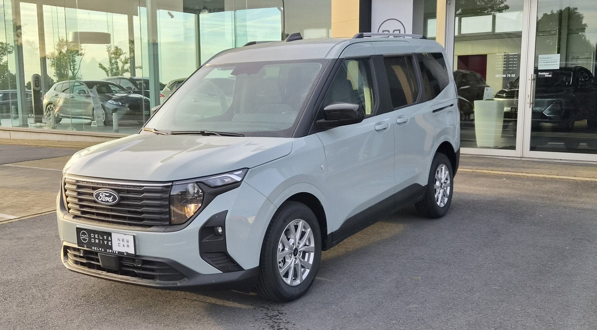 Ford Tourneo COURIER Titanium 1.0 Ecoboost Autom. 5 ans g, Autos, Neuf, Argent ou Gris, 998 cm³, Entreprise