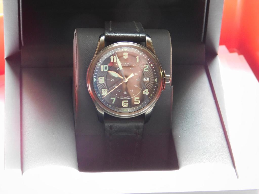 Montre Victorinox, Handtassen en Accessoires, Horloges | Heren, Overige merken, Staal, Polshorloge, Ophalen of Verzenden