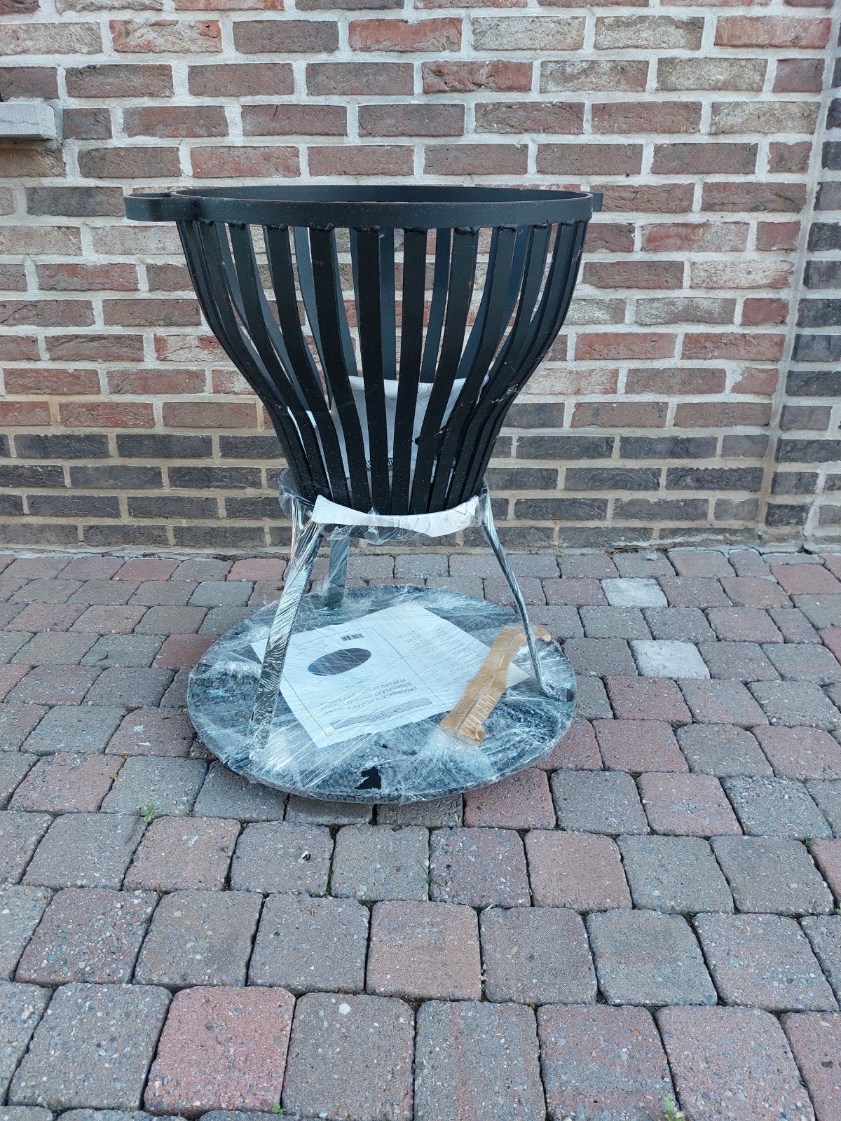 Corbeille à feu en fer forgé avec plaque, Enlèvement, Foyer