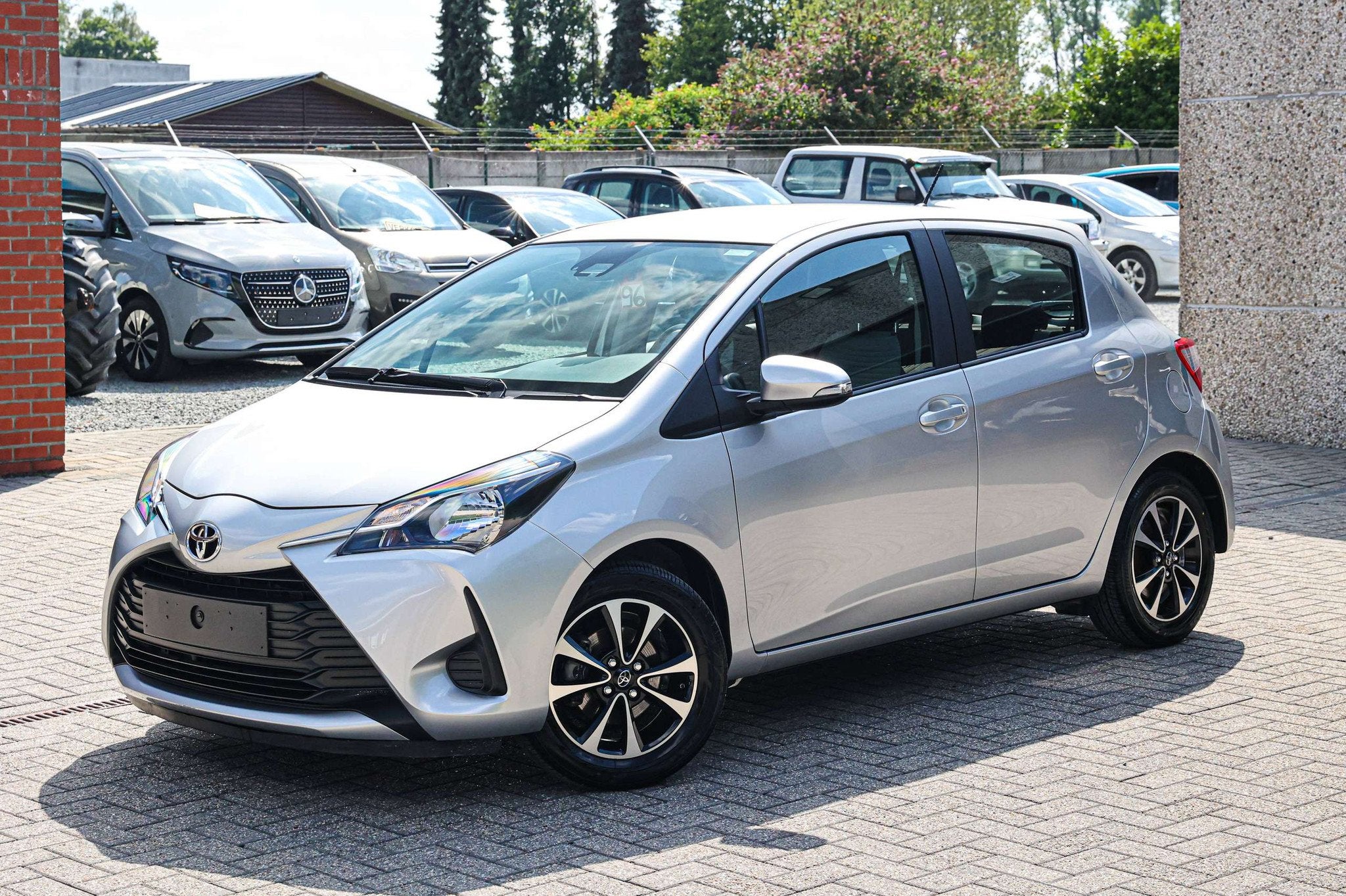 Toyota Yaris ACHTERUITRIJCAMERA*SLECHTS-8800KM!*APPLE-CARPLA, Autos, Argent ou Gris, Entreprise, 1496 cm³, Noir