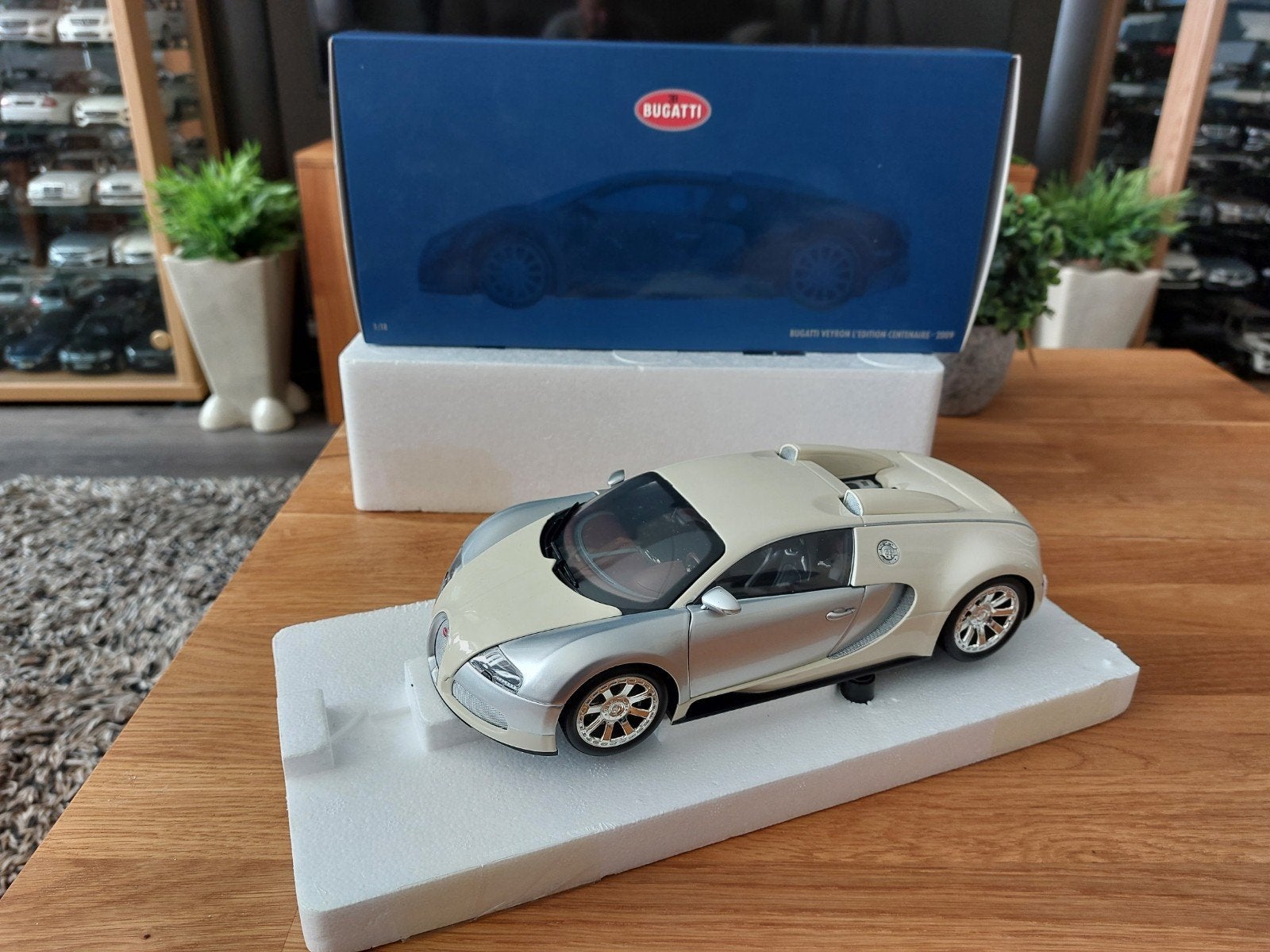 Minichamps Bugatti Veyron LCentenaire 1/18 Blanc Bleu, Hobby & Loisirs créatifs, Voitures miniatures | 1:18, Enlèvement ou Envoi