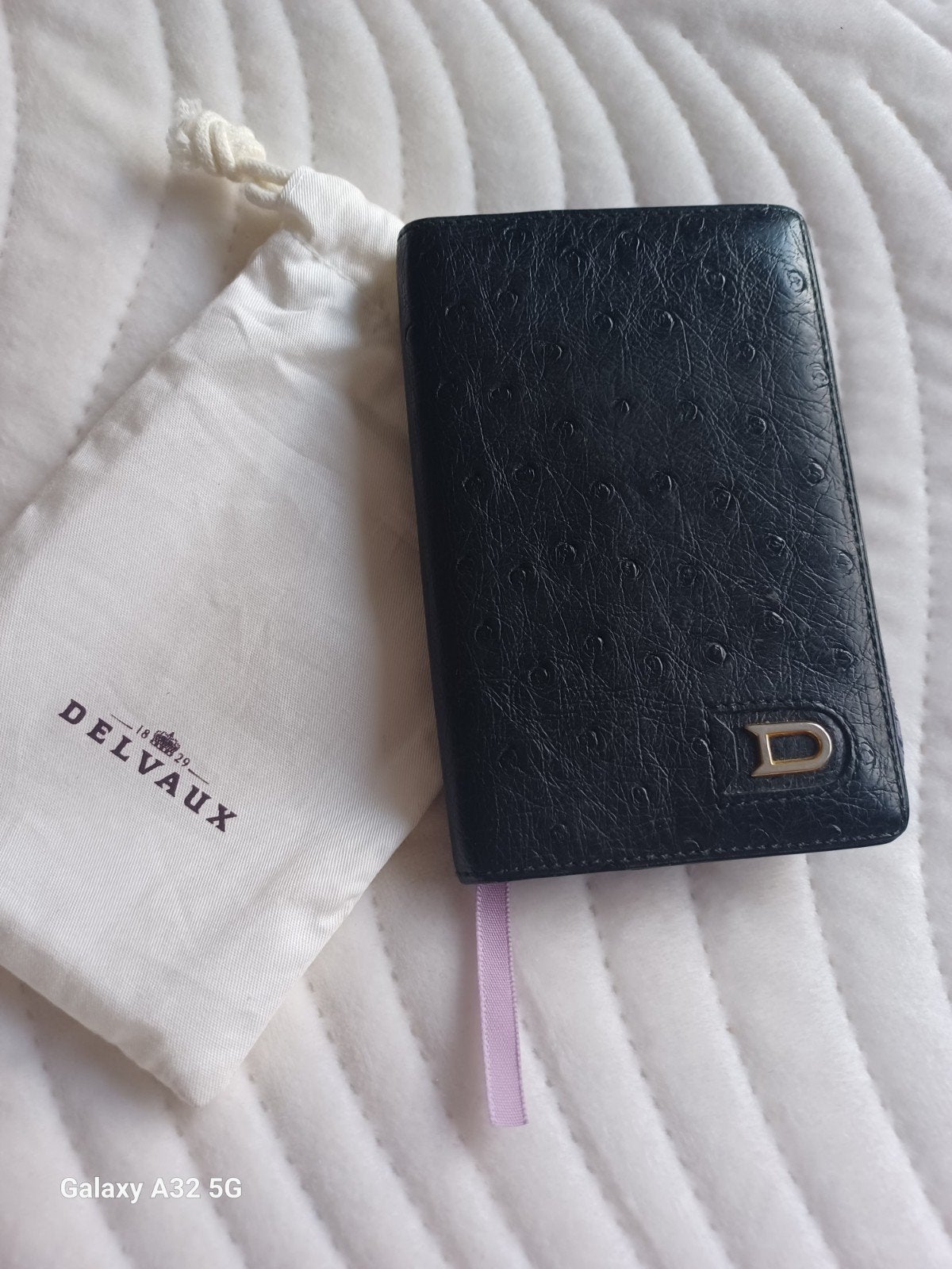 DELVAUX Agenda autruche noir siglé, Bijoux, Sacs & Beauté, Envoi, Noir