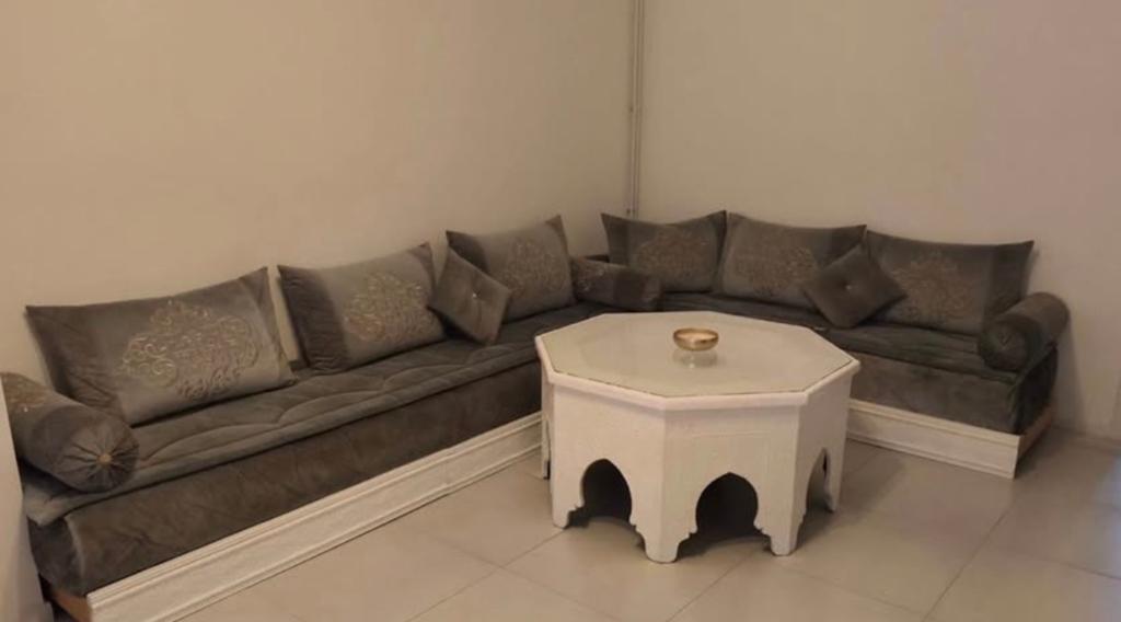 Sedari Marocain, Huis en Inrichting, Ophalen