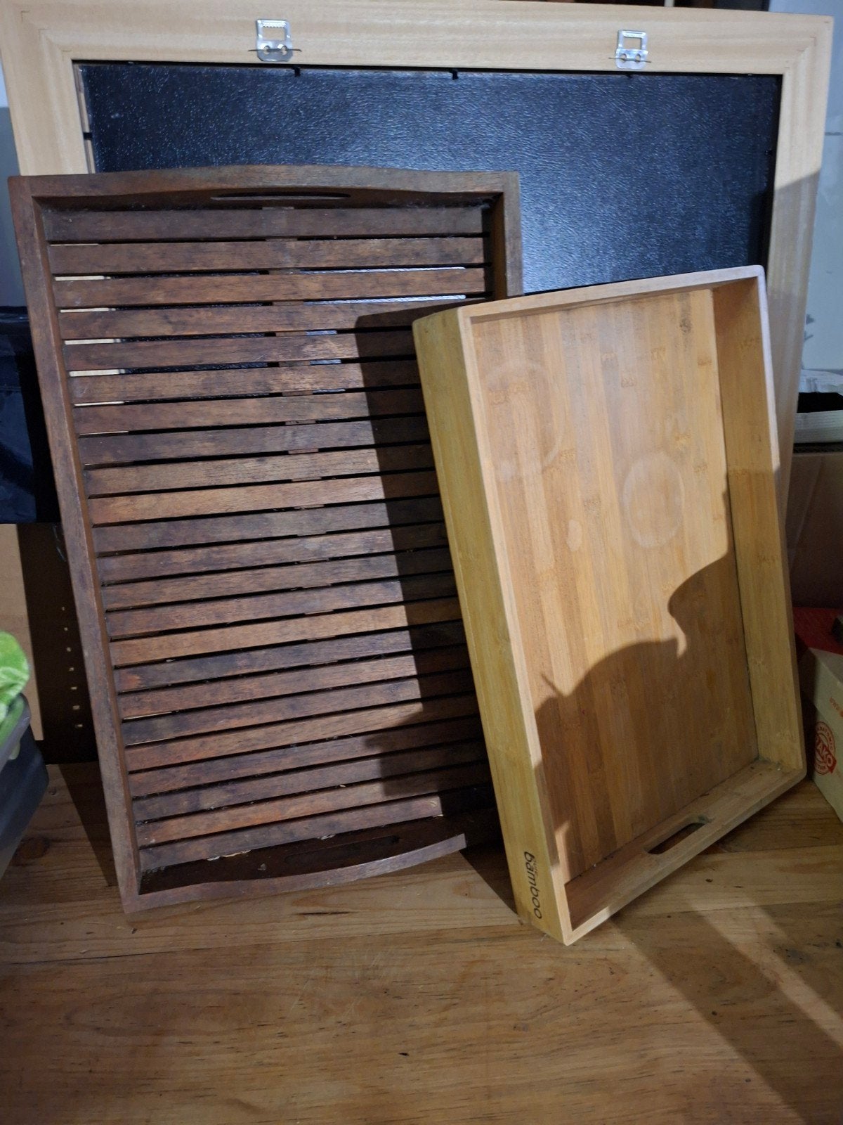 2 grote houten plateaus, Ophalen