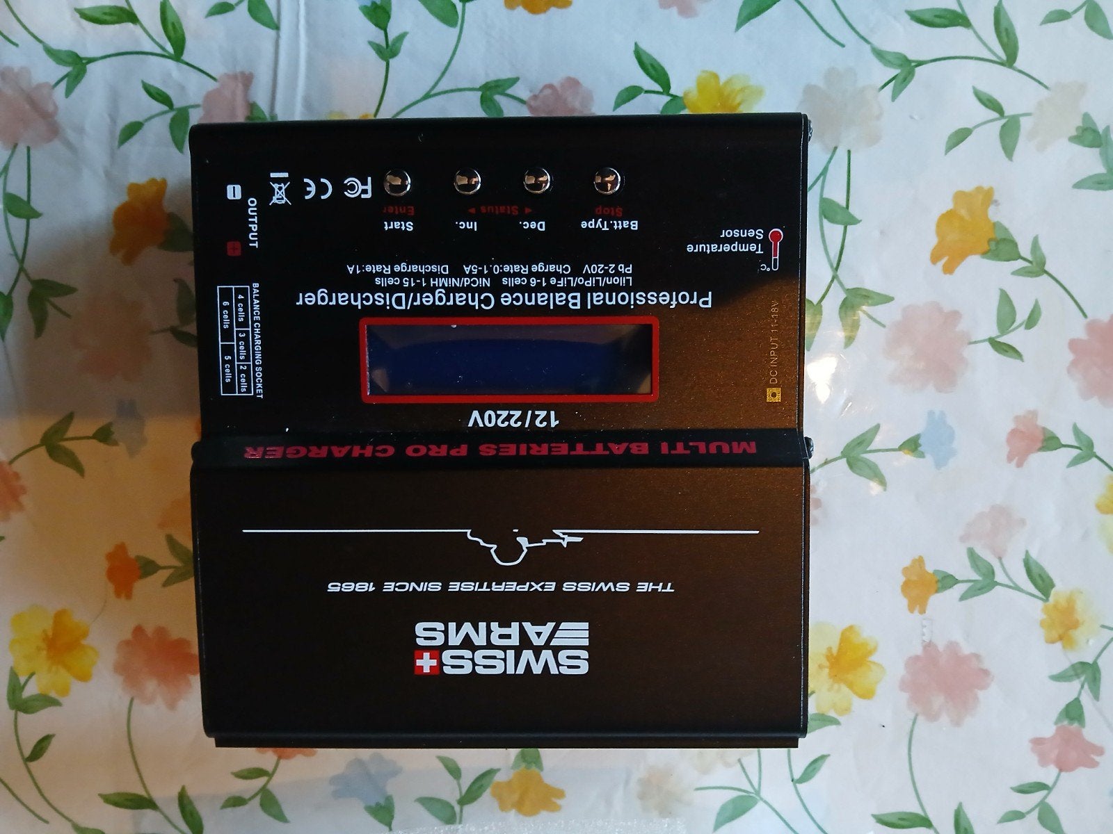 Swiss Arms Multi Batteries Pro Charger., Elektronische apparatuur, Ophalen of Verzenden, Zo goed als nieuw