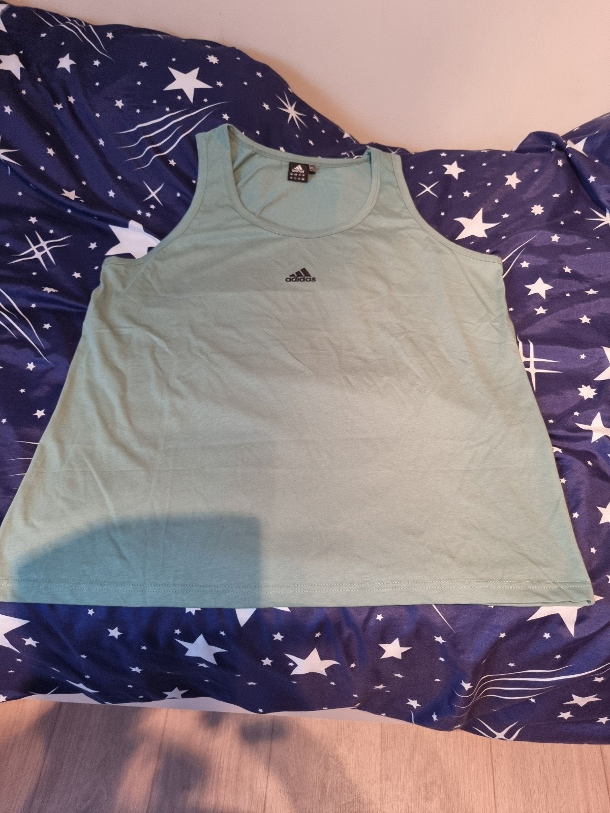 Nieuw en ongedragen Adidas t-shirt,
Maat: 4XL 
Lichtblauw, Neuf, Enlèvement ou Envoi, Adidas, Chemisier ou Tunique