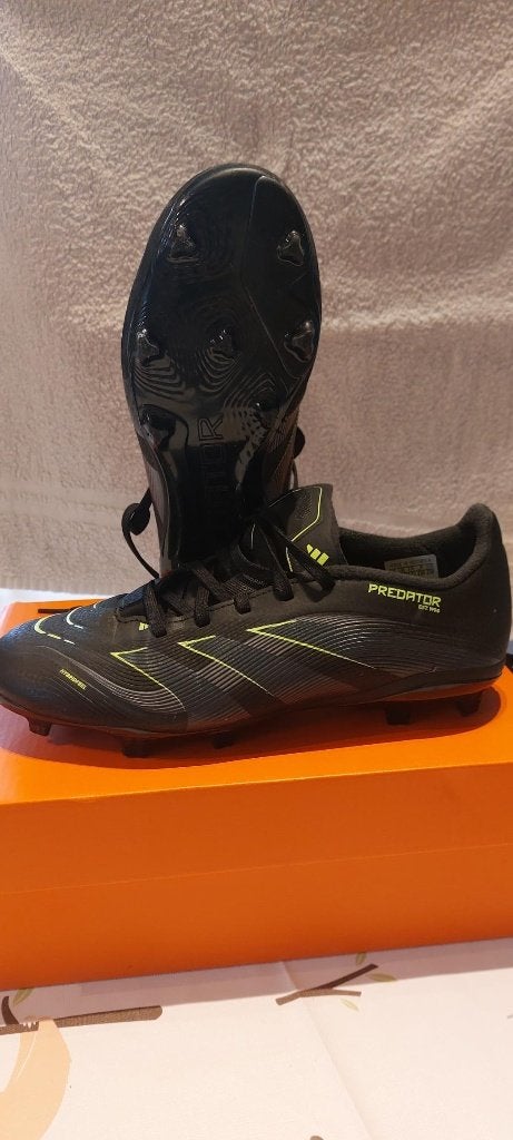 Voetbalschoenen Adidas Predator - maat 37 1/3, Ophalen of Verzenden, Zo goed als nieuw, Schoenen