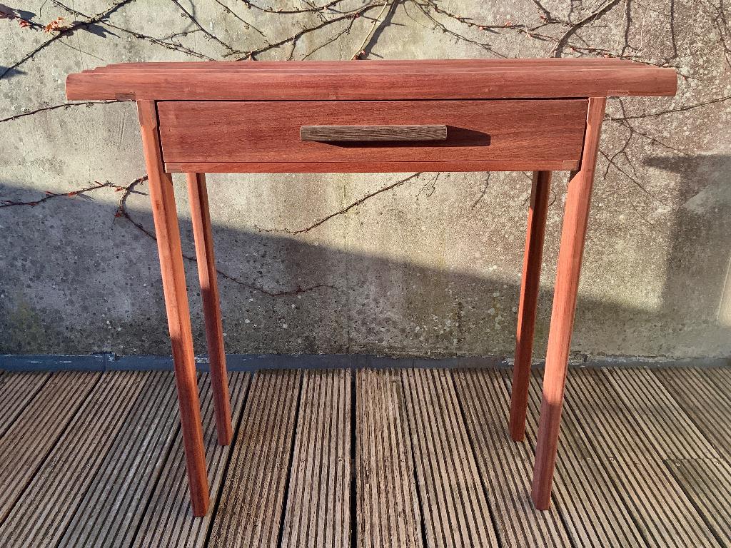 Nouvelle table d'entrée en padouk avec tiroir, Enlèvement